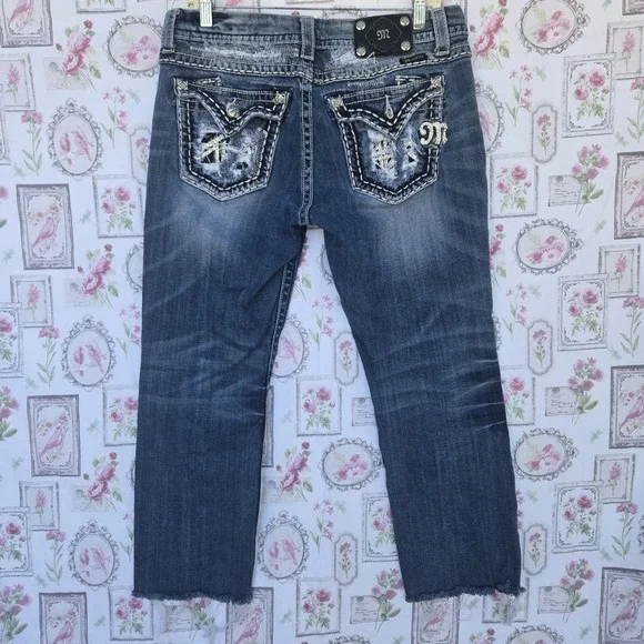 Miss Me Jeans Size 30 Blue Distressed Easy Capri Rhinestone Flap Pockets - Picture 2 of 9